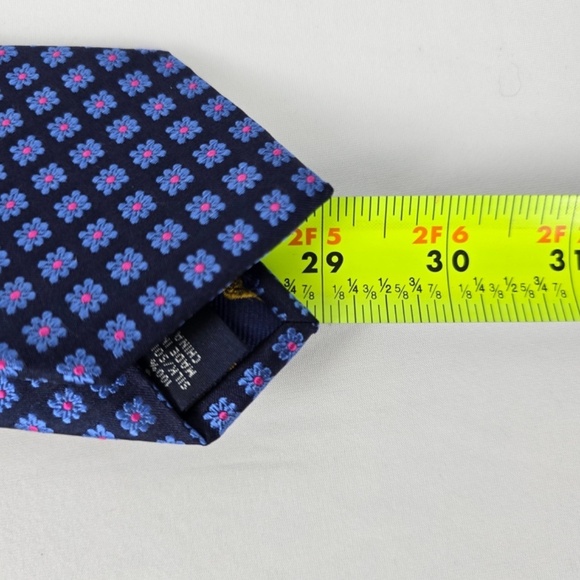 TED BAKER London- 100% Silk Repetitive Flower and Dot Pattern Neck Tie - Picture 7 of 7